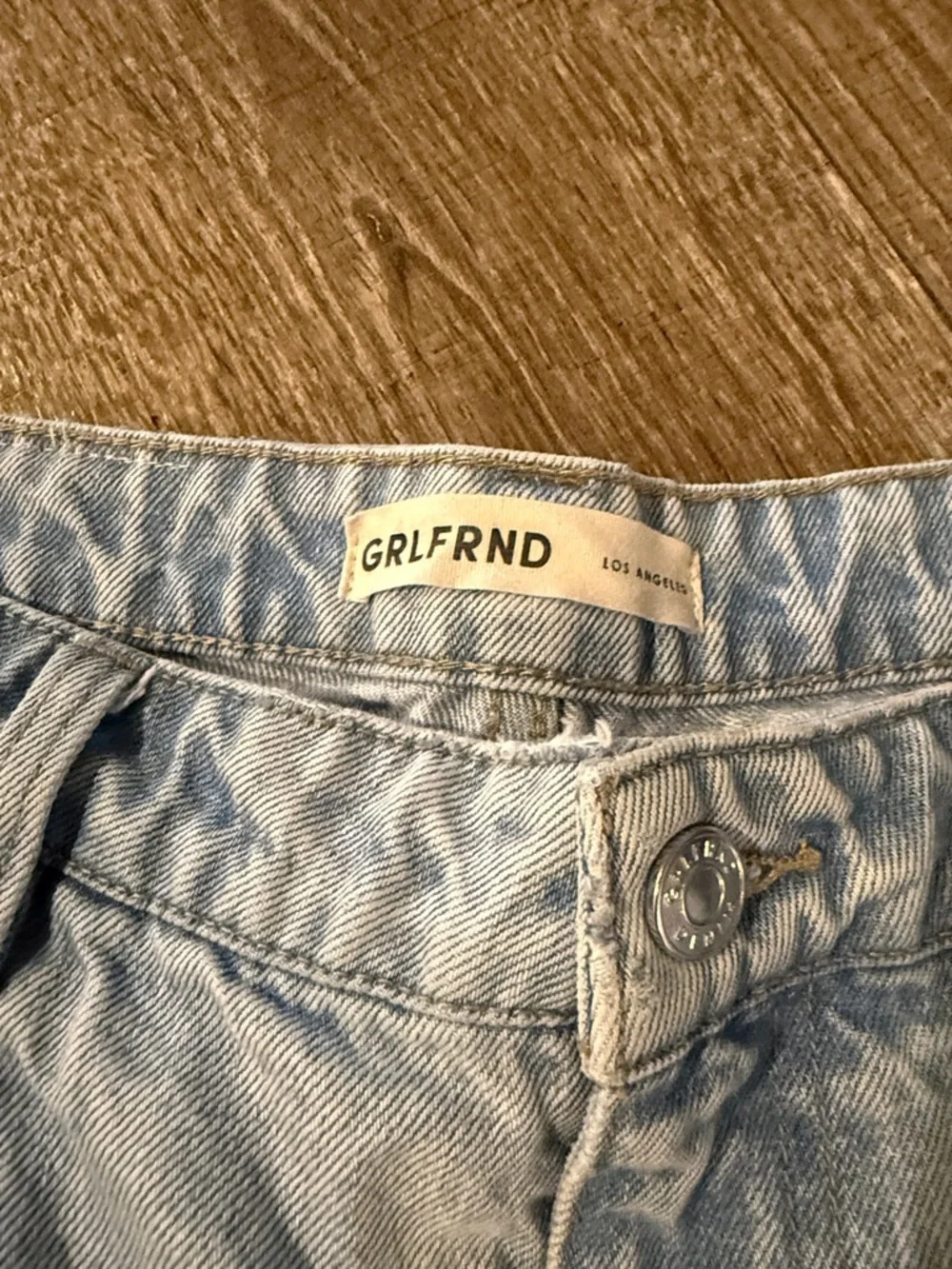GRLFRND GRLFRND Naomi straight-leg cargo jeans in a light denim wash retail $250 - Picture 5 of 8
